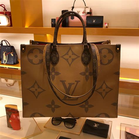 Lv onthego tote